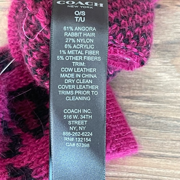 <SOLD>Coach Ocelot Tech Touch Knit Glove Womens Pink One Size New - Picture 2 of 3